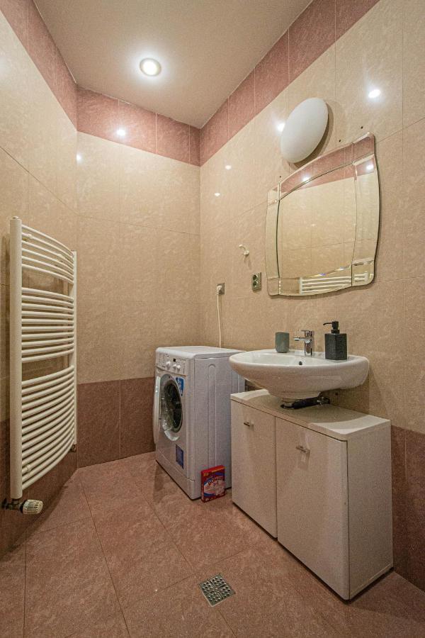 2bdr Flat Behind Museum Apartament