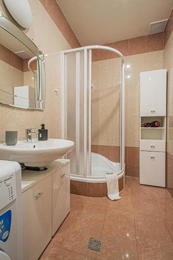 2bdr Flat Behind Museum Apartament *