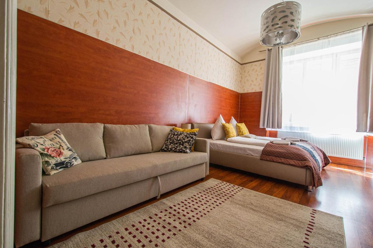 2bdr Flat Behind Museum Apartament Praga