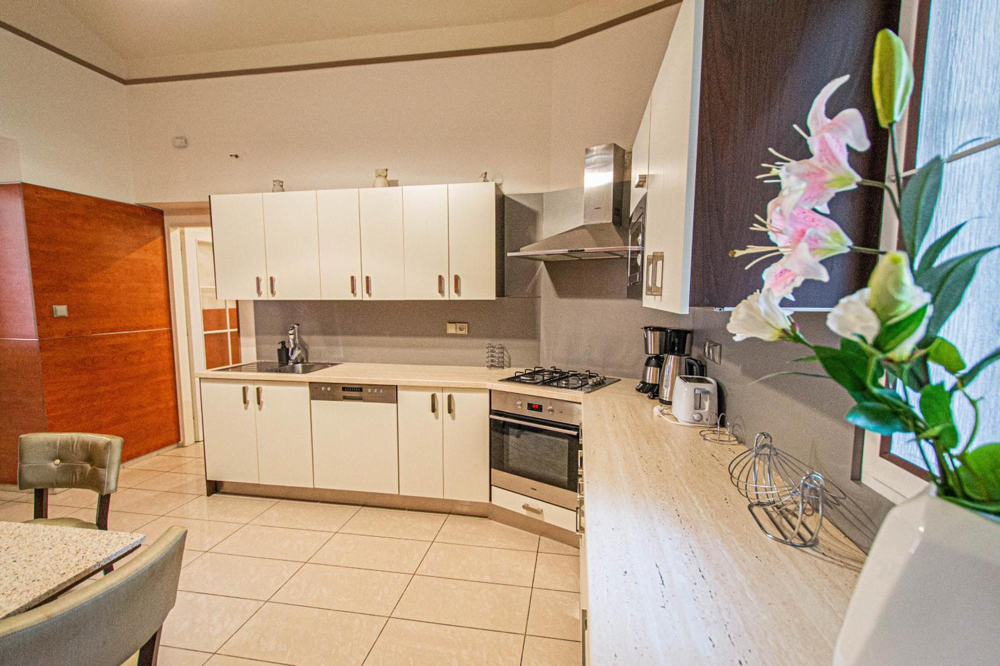 Apartament 2bdr Flat Behind Museum *